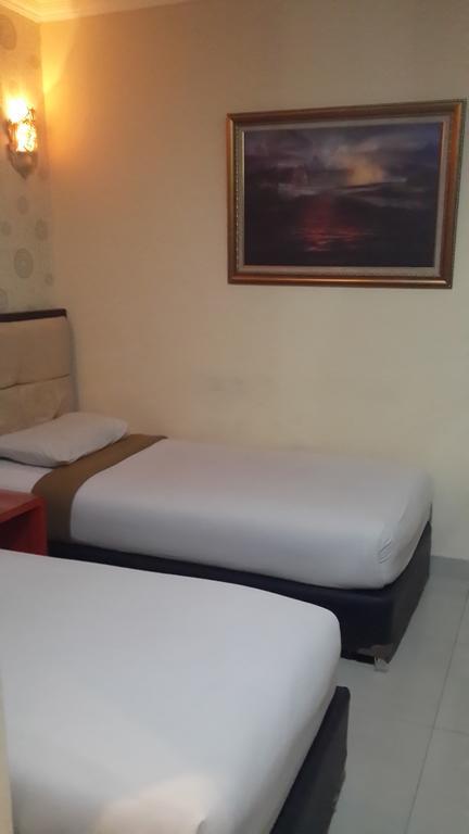 California Hotel Jakarta Exterior photo