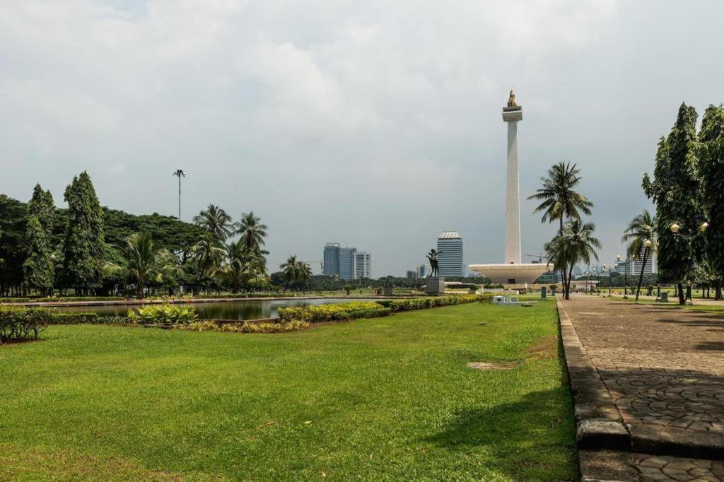 California Hotel Jakarta Exterior photo