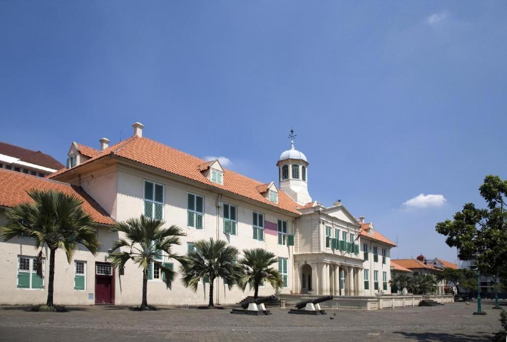 California Hotel Jakarta Exterior photo