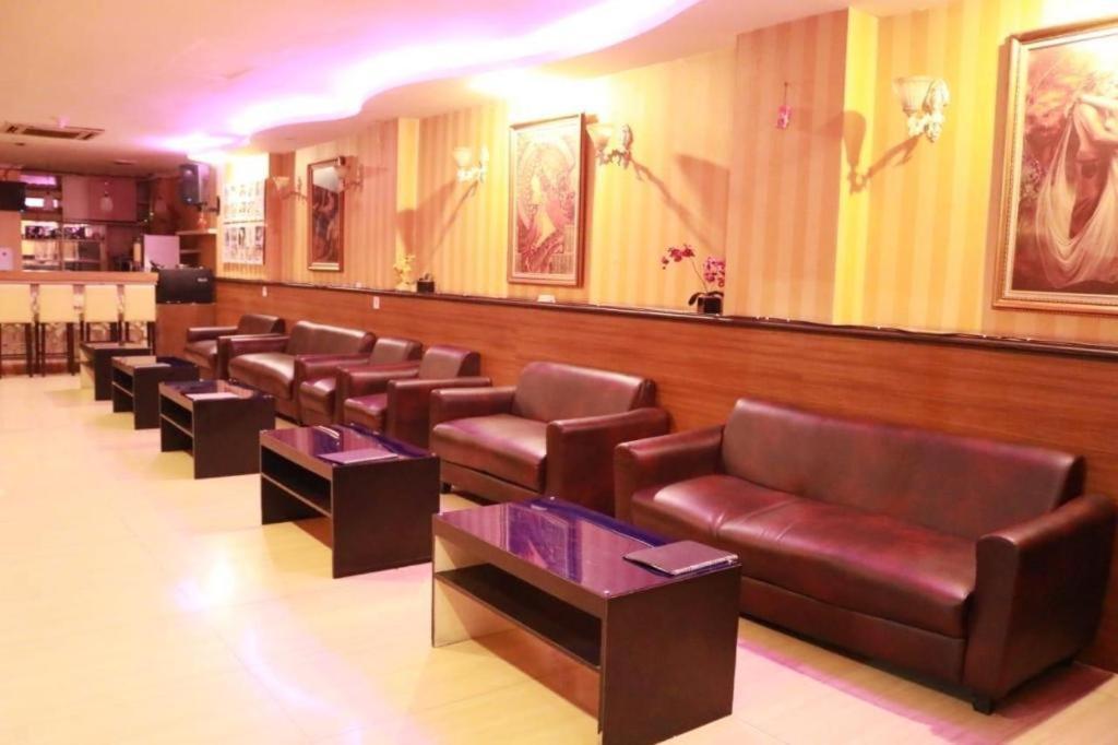 California Hotel Jakarta Exterior photo