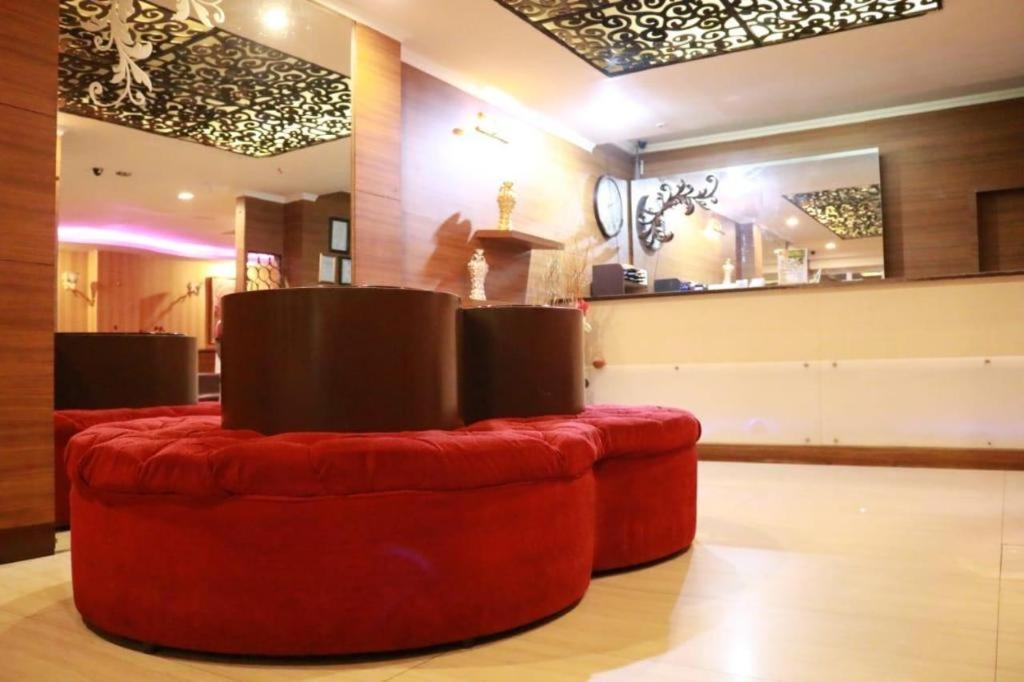 California Hotel Jakarta Exterior photo