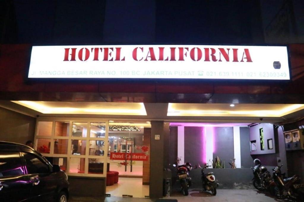 California Hotel Jakarta Exterior photo