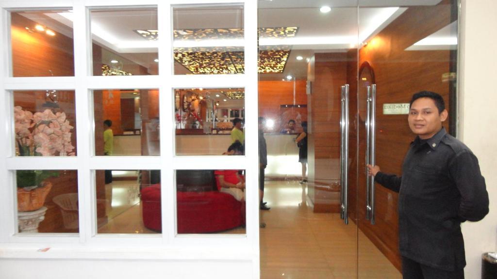California Hotel Jakarta Exterior photo