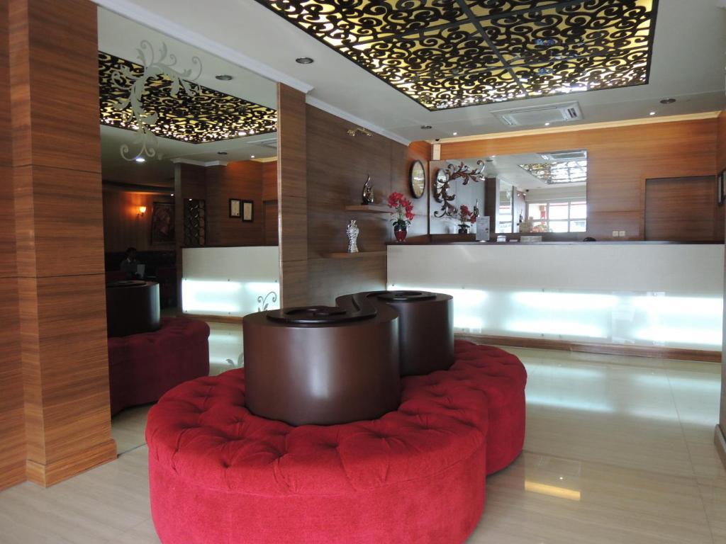 California Hotel Jakarta Exterior photo